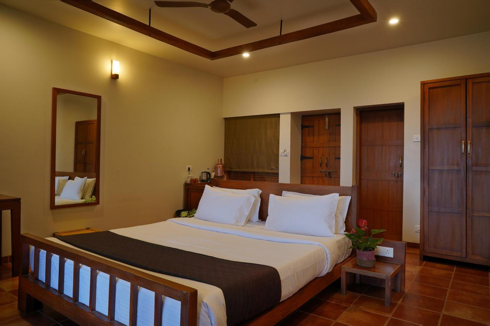 Nisarg Resort Kolhapur Exterior foto