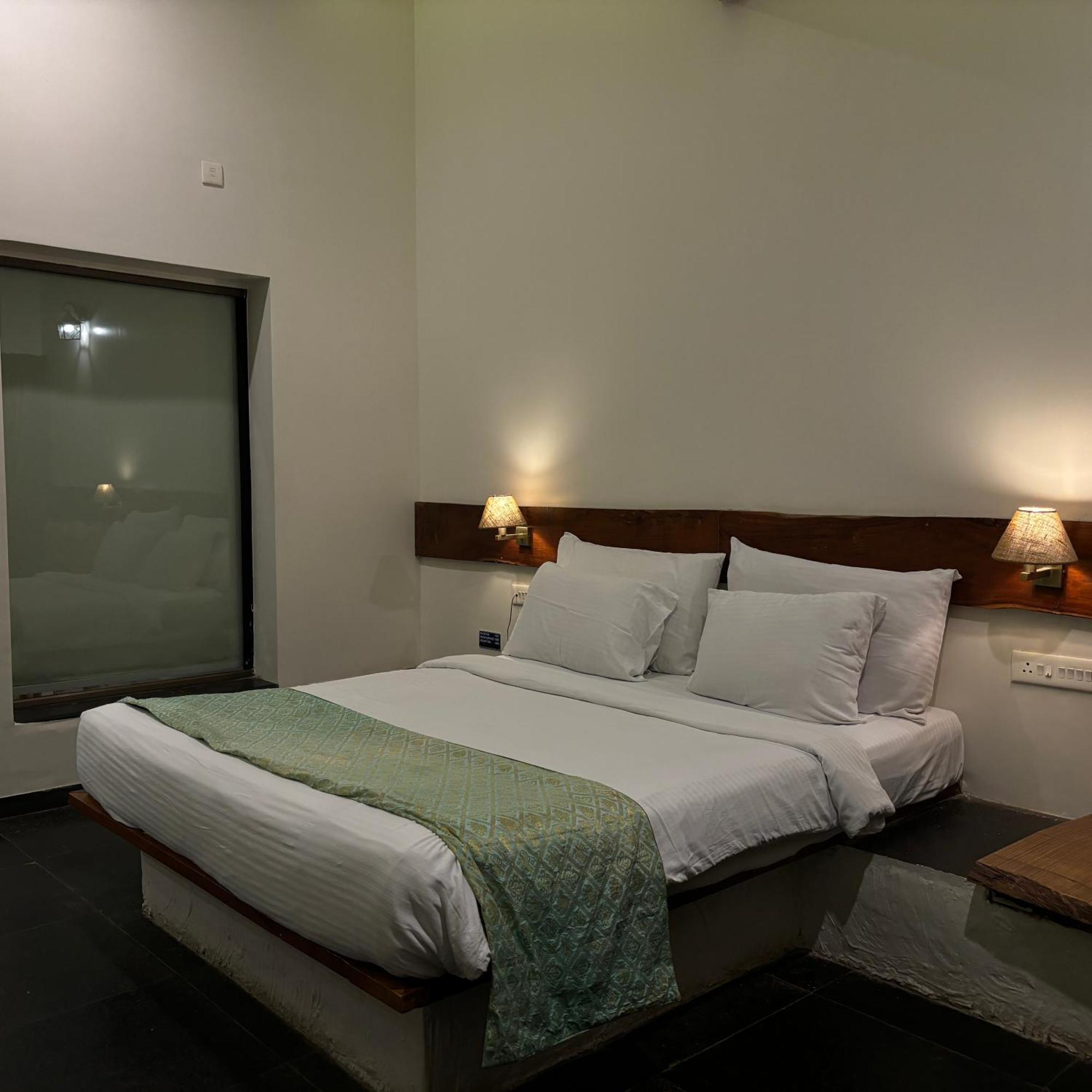 Nisarg Resort Kolhapur Exterior foto