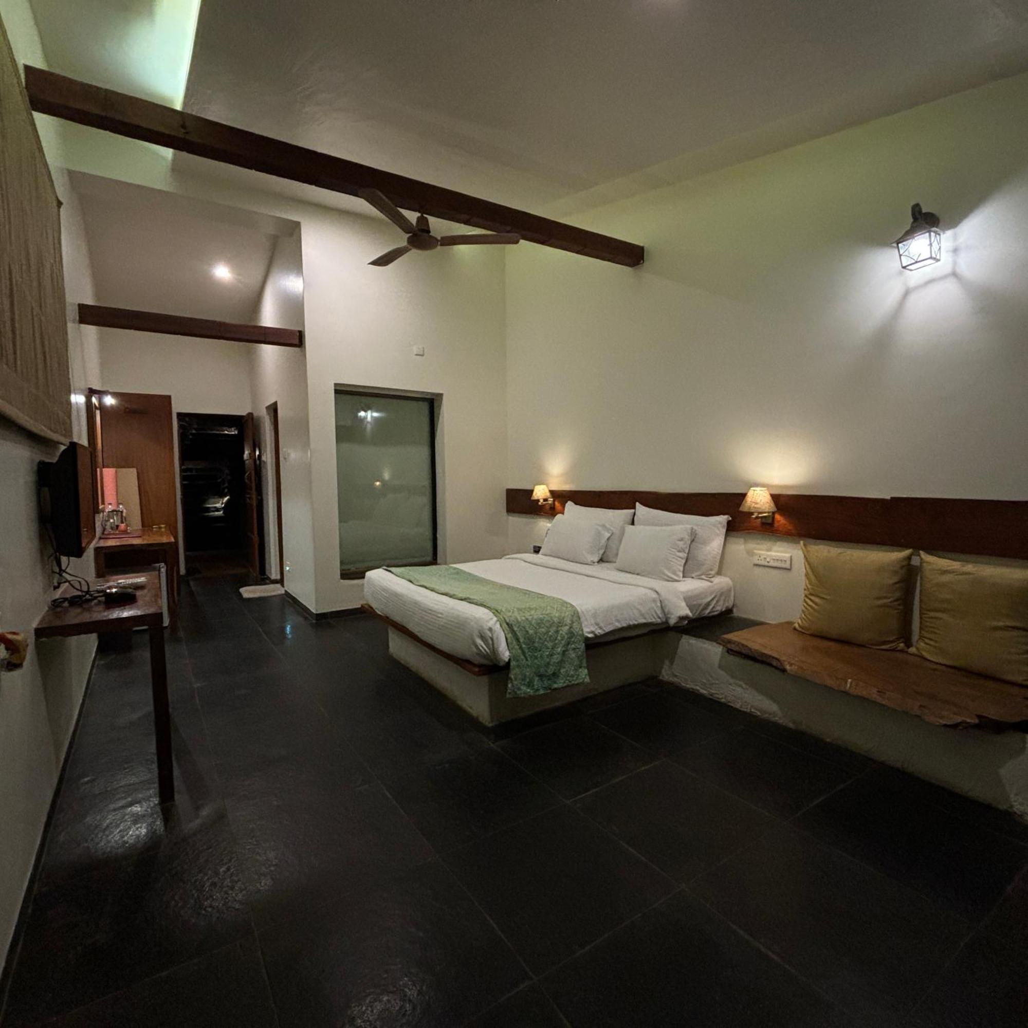 Nisarg Resort Kolhapur Exterior foto
